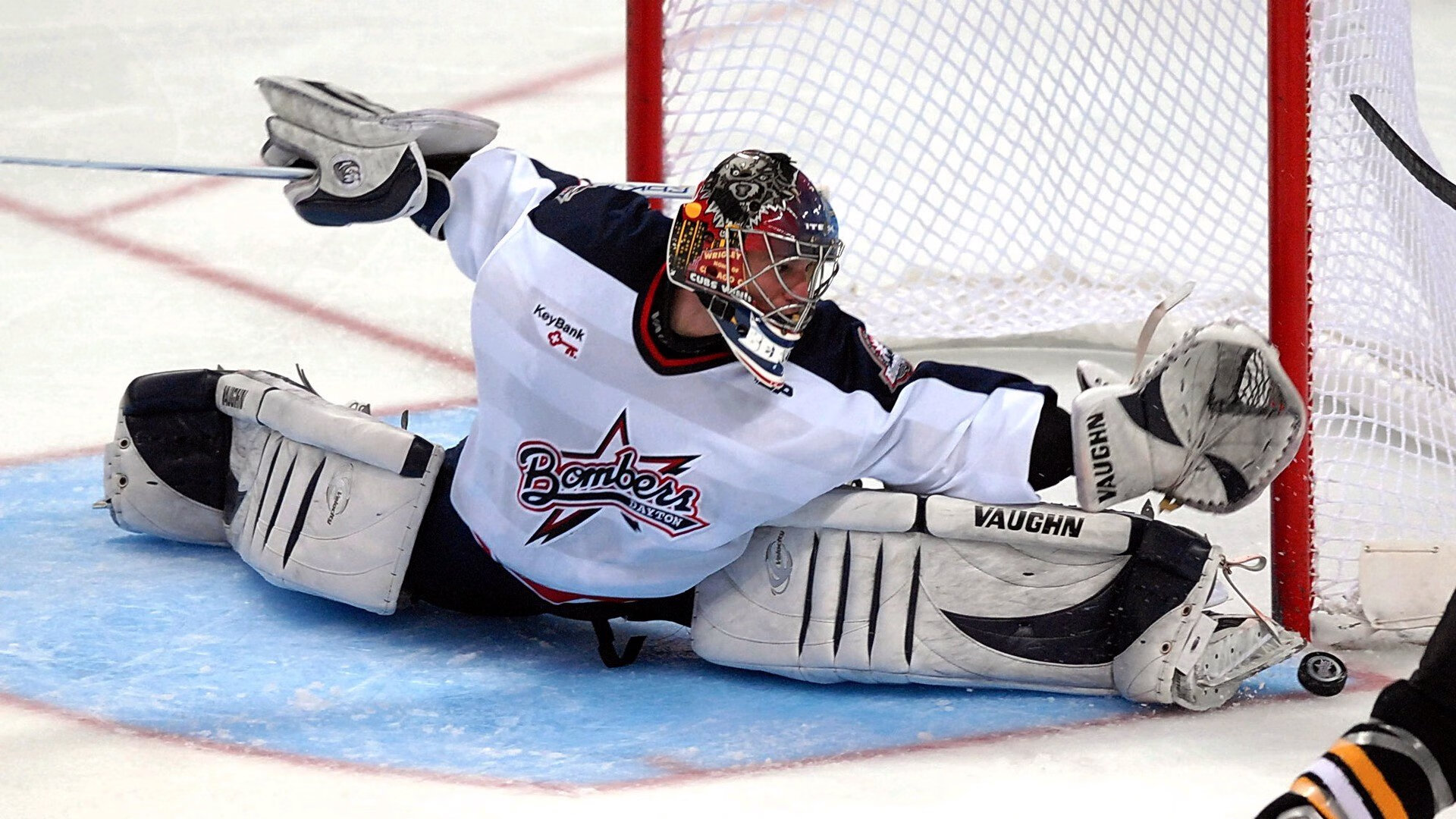 十人热刺4-0哥本哈根 范德芬全场奔袭一条龙，热刺一哥是谁